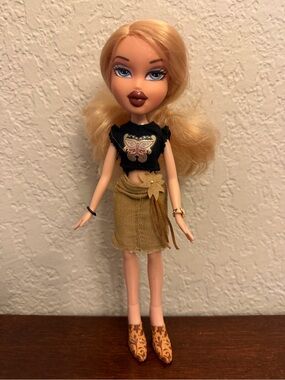 Vintage Bratz Style It Cloe Doll With Original Outfit. Some Accessories 2001 MGA